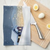 丘の中腹の雪のクリスマスシーン、ホーム&パインズ キッチンタオル (四つ折り)