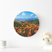 丘の中腹を覆うカリフォルニアのケシ ラージ壁時計 (ホーム)