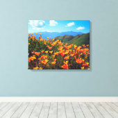 丘の中腹を覆うカリフォルニアケシ キャンバスプリント (インサイチュ (ウッドフロア))