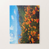 丘の中腹を覆うカリフォルニアケシ ジグソーパズル (縦)