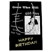 丘の古い屁のおもしろいな人の誕生日の紙に ミディアムペーパーバッグ (正面)