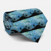 丘の山のバイクもしくは自転車に乗る人 ネクタイ (ロール)