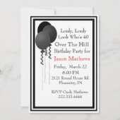 丘の誕生日の招待状上の黒い気球 招待状 (正面)