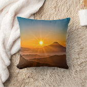 丘の間の日の出 クッション (ブランケット)