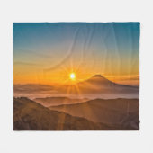 丘の間の日の出 フリースブランケット (正面(横))