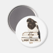 丘を越えて、古い時代のシンボルや象徴マグパイユーモア マグネット (正面/裏面)
