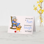 丘上のおもしろいな老化の老女 カード (黄色い花)