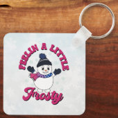 両性の旗の色にスカーフを付けたかわいい雪だるま キーホルダー (裏面)