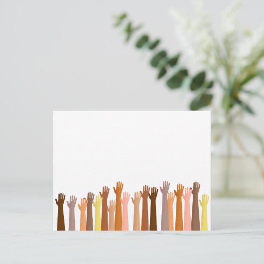 両手を上げる ポストカード (スタンド正面)