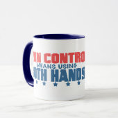 両方の手プロ銃のギアを使用して銃砲規制の平均 マグカップ (正面左)