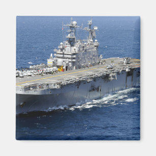 両用強襲艦USS Peleliu マグネット