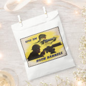 両砲身、軍需産業、戦争遂行 フェイバーバッグ (クリップ留めされた状態)