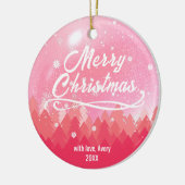 両面カスタムピンク雪&森メリークリスマス セラミックオーナメント (左)