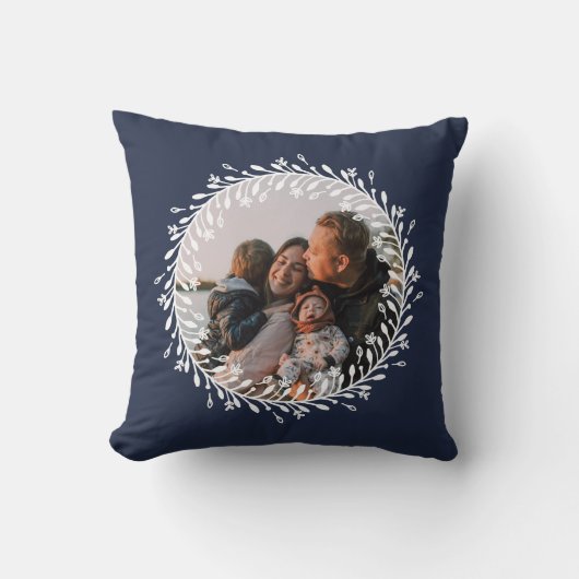 両面ネイビーブルーフローラリースファミリーフォト クッション (正面)