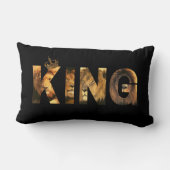 両面「キングライオンレタリング」デザインオンブラック ランバークッション (裏面)