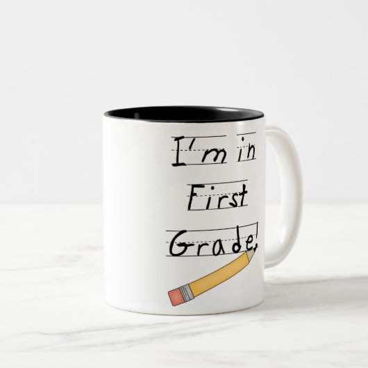並べられた紙および鉛筆の一学年 ツートーンマグカップ (正面右)