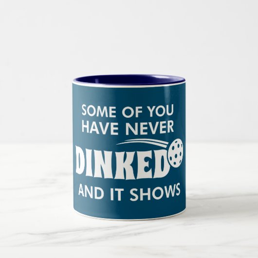 中にはディンクを一度もしたことがない人がいて、それは明らかだ ツートーンマグカップ (中央)