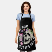 中に死んだがイースタースカルのコーヒー卵 エプロン (着用した状態)