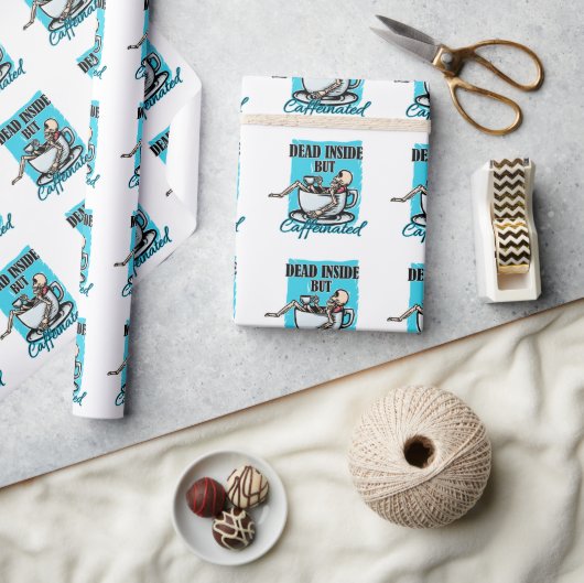 中に死んでいるがカフェイン入りコーヒー愛のスケルトン ラッピングペーパー (クラフト)