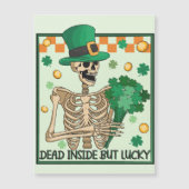 中に死んでいるが幸運なSt patricks (正面)