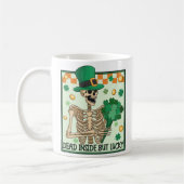 中に死んでいるが幸運なSt patricks コーヒーマグカップ (左)