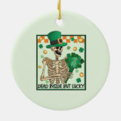 中に死んでいるが幸運なSt patricks セラミックオーナメント (裏面)