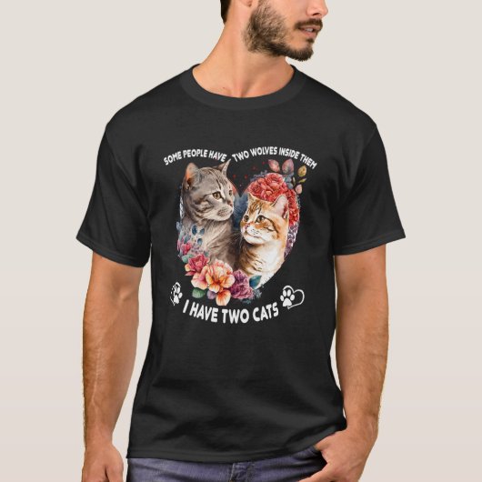 中に狼が2匹いる人もいれば、狼が2匹いる Tシャツ (正面)