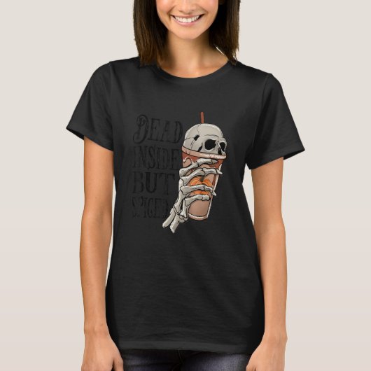 中は死んでるけどスパイスが効いてる ハロウィン Tシャツ (正面)