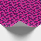 中世のフランスのフルーアデリスのピンク色の青のパターン ラッピングペーパー (角)