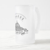 中世の修道院モン·サン·ミシェル。フランス。 フロストグラスビールジョッキ (正面右)