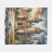 中世の城 – 夕暮れ時と大気 フリースブランケット (正面(横))