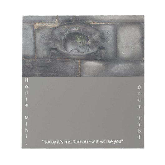 中世の墓石にラテン語が貼られている ノートパッド (正面)