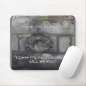 中世の墓石にラテン語が貼られている マウスパッド (マウス)