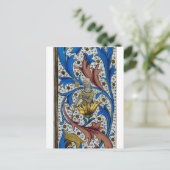 中世の女性が紡ぎ棒と糸巻きを使って紡いでいる様子 ポストカード (スタンド正面)