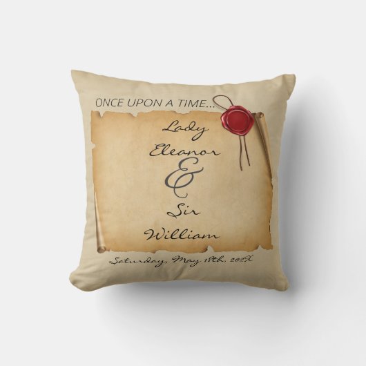 中世の巻物の後も幸せに暮らしていた クッション (正面)