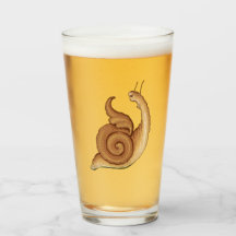 中世の悲鳴カタツムリのガラスのタンブラー