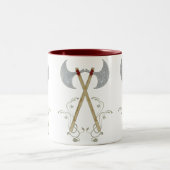 中世の戦い斧の赤いロープが木に引き締められる ツートーンマグカップ (中央)