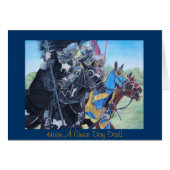 中世の歴史ある騎士が馬に乗り込む (正面横)