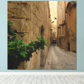 中世の狭い通り背の高い建物とコーチ キャンバスプリント (インサイチュ (ウッドフロア))