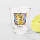 中世の青と赤のツタのライトレターO ショットグラス (正面)