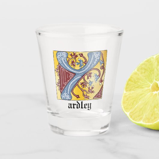 中世の青と赤のツタのライトレターY ショットグラス (正面)
