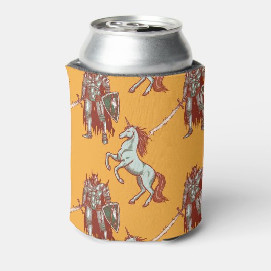 中世の騎士、ユニコーン、ファンタジーのシームレスなパターン 缶クーラー (缶裏面)