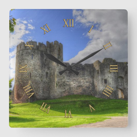 中世のChepstow Castle Monmoutshire，ウェールズ，英国 スクエア壁時計 (正面)