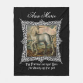 中世アートユニコーンバロック様式ブラックゴシック フリースブランケット (正面)