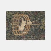 中世タペストリーの監獄の一角獣 フリースブランケット (正面(横))