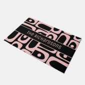 中世紀半モダンば50年代60年代ピンクとブラック ドアマット (アングル)