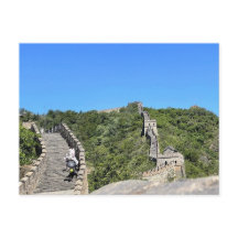 中国の万里の長城を登る — 急な階段のポーズ