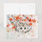 中国の墨絵風 秋の葉の中の好奇な子猫 ポストカード (正面/裏面)