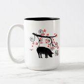 中国の新年豚と開花ツリー ツートーンマグカップ (左)