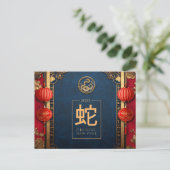 中国の蛇の新年用のカスタム赤金色オーナメント シーズンポストカード (スタンド正面)